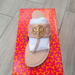 Flat sandal